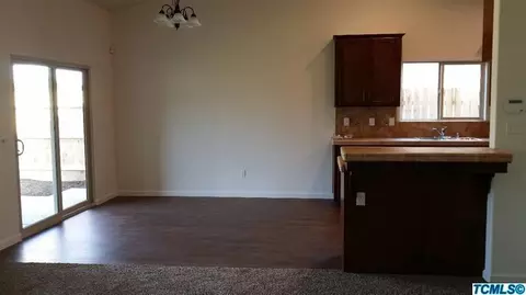 910 E Buena Vista Ave, Visalia, CA 93292 photo 6
