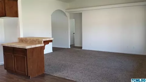 910 E Buena Vista Ave, Visalia, CA 93292 photo 13
