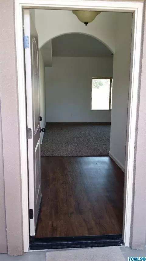 910 E Buena Vista Ave, Visalia, CA 93292 photo 3