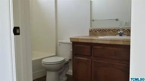910 E Buena Vista Ave, Visalia, CA 93292 photo 16