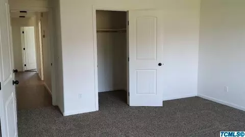 910 E Buena Vista Ave, Visalia, CA 93292 photo 17