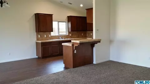 910 E Buena Vista Ave, Visalia, CA 93292 photo 12
