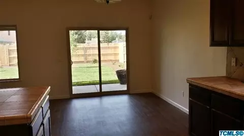 910 E Buena Vista Ave, Visalia, CA 93292 photo 11