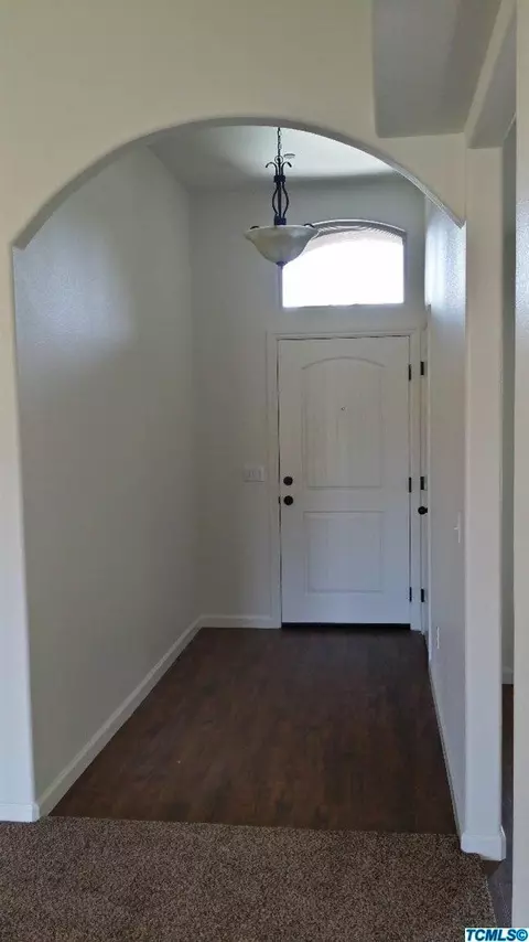 910 E Buena Vista Ave, Visalia, CA 93292 photo 4