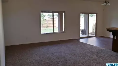 910 E Buena Vista Ave, Visalia, CA 93292 photo 5