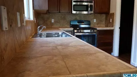 910 E Buena Vista Ave, Visalia, CA 93292 photo 8