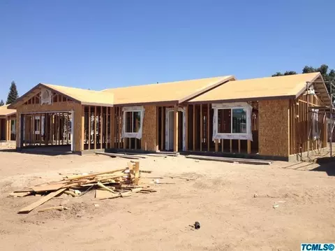 439 E Wren Ave, Visalia, CA 93291 photo 4