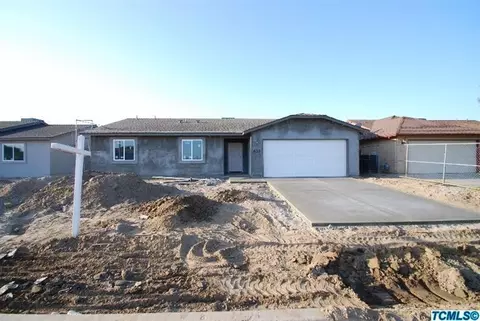 445 E Wren Ave, Visalia, CA 93291 photo 2