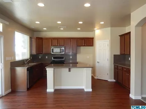 3174 Bora Ave, Tulare, CA 93274 photo 4