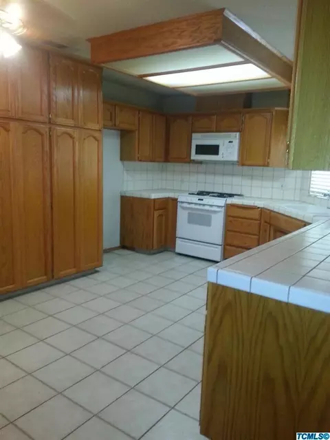 611 E Modoc Ave, Visalia, CA 93292 photo 5