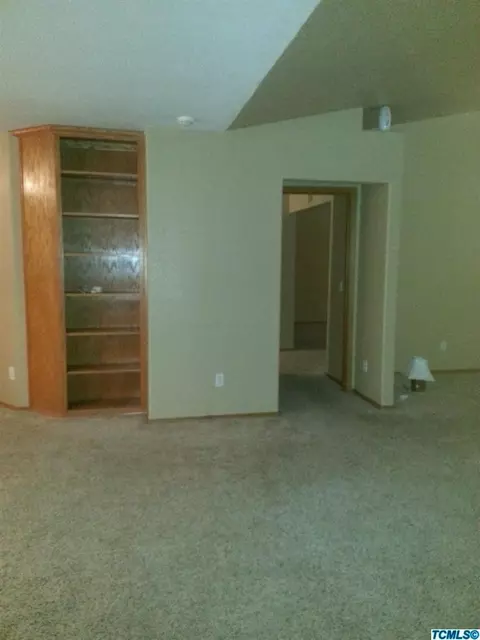 611 E Modoc Ave, Visalia, CA 93292 photo 9
