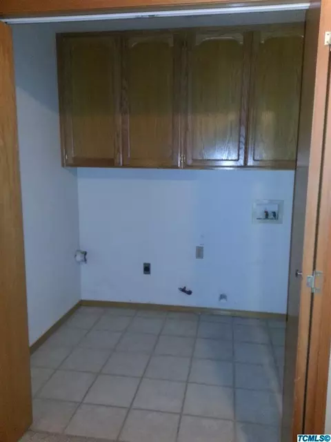611 E Modoc Ave, Visalia, CA 93292 photo 8