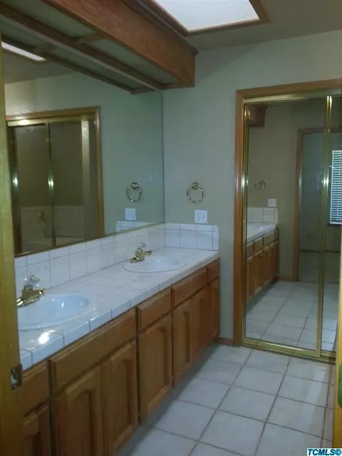 611 E Modoc Ave, Visalia, CA 93292 photo 14