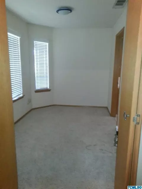 611 E Modoc Ave, Visalia, CA 93292 photo 10