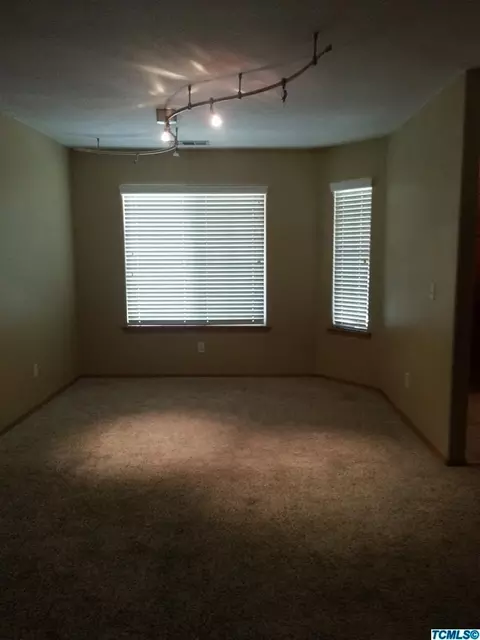 611 E Modoc Ave, Visalia, CA 93292 photo 3
