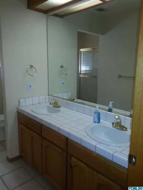 611 E Modoc Ave, Visalia, CA 93292 photo 7