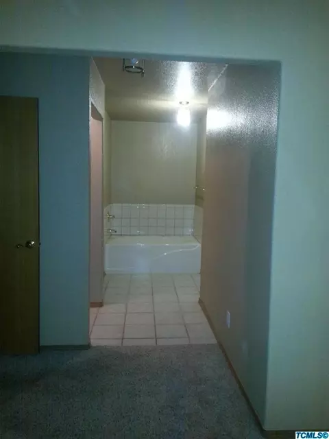 611 E Modoc Ave, Visalia, CA 93292 photo 12