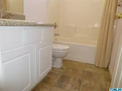 1806 E Monte Verde Ave, Visalia, CA 93292 photo 12