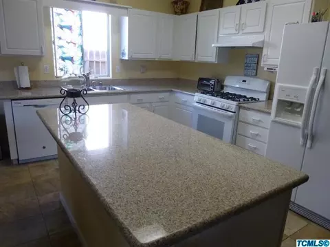 1806 E Monte Verde Ave, Visalia, CA 93292 photo 4