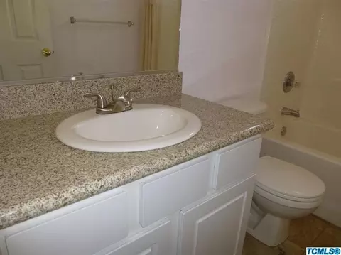 1806 E Monte Verde Ave, Visalia, CA 93292 photo 10