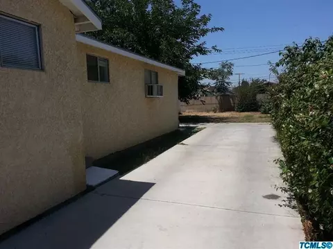 936 E Davis St, Pixley, CA 93256 photo 2