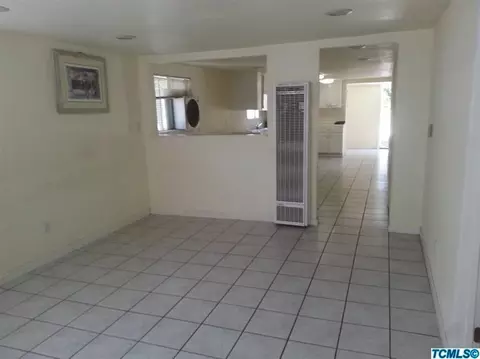 936 E Davis St, Pixley, CA 93256 photo 4