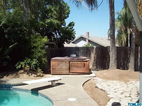 1286 E Fairview Ave, Tulare, CA 93274 photo 3