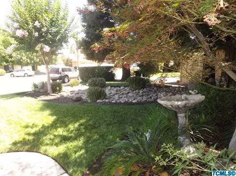 515 E Dove Ct, Visalia, CA 93292 photo 4
