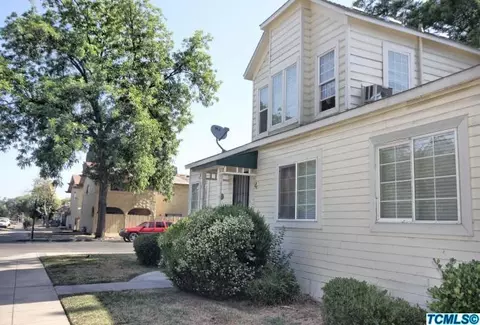 538 N Locust St, Visalia, CA 93291 photo 2
