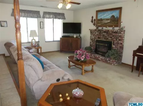111 E Beech Ave, Visalia, CA 93277 photo 4