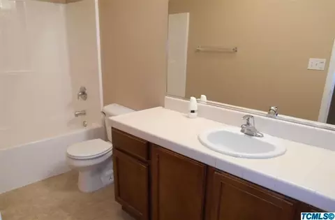 2529 E Dorothea Ave, Visalia, CA 93292 photo 10