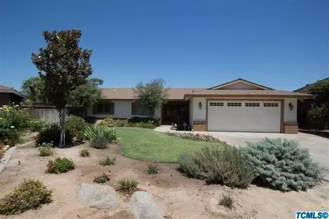 201 E Linzmeier Dr, Dinuba, CA 93618 photo 1