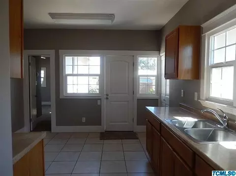 738 E King Ave, Tulare, CA 93274 photo 7