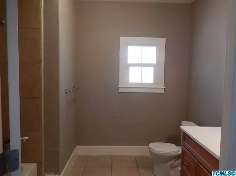 738 E King Ave, Tulare, CA 93274 photo 9