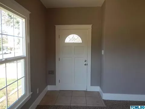 738 E King Ave, Tulare, CA 93274 photo 2