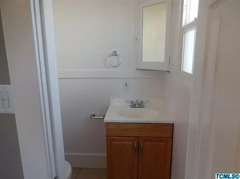 738 E King Ave, Tulare, CA 93274 photo 12