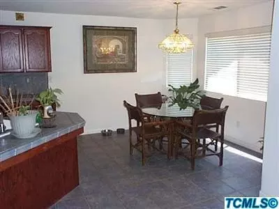 2407 E Harter Ct, Visalia, CA 93292 photo 4