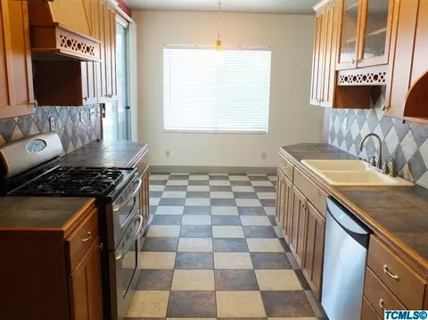 711 Bristol Ct, Lemoore, CA 93245 photo 6