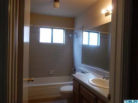 689 Alpha St, Tulare, CA 93274 photo 12