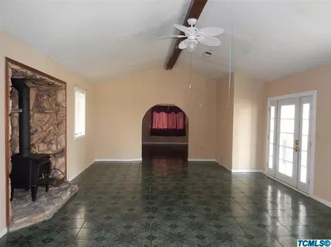 689 Alpha St, Tulare, CA 93274 photo 3
