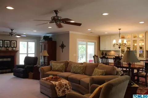 15 S Cambridge Dr, Lemoore, CA 93245 photo 3