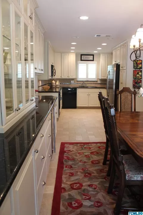 15 S Cambridge Dr, Lemoore, CA 93245 photo 9