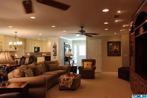 15 S Cambridge Dr, Lemoore, CA 93245 photo 7