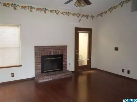 745 E Palm Dr, Hanford, CA 93230 photo 5