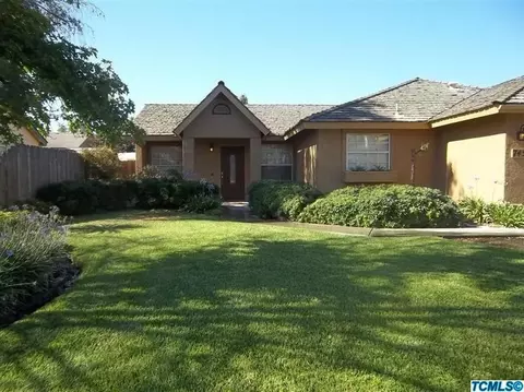 745 E Palm Dr, Hanford, CA 93230 photo 1