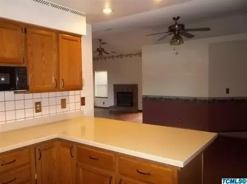 745 E Palm Dr, Hanford, CA 93230 photo 4
