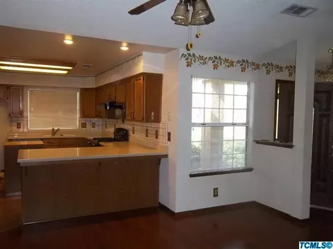745 E Palm Dr, Hanford, CA 93230 photo 3