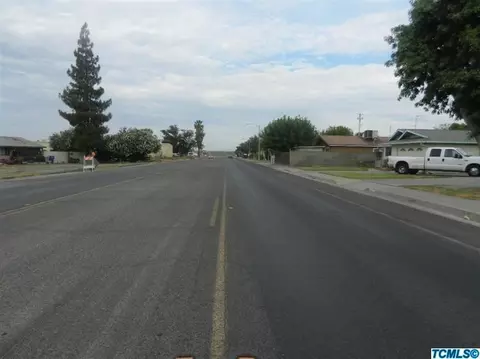 1550 W Bush St, Lemoore, CA 93245 photo 3