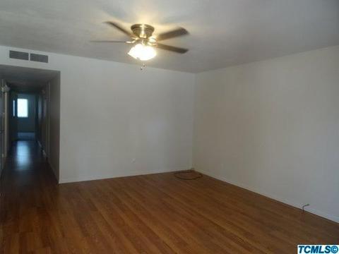 632 N E St, Tulare, CA 93274 photo 4