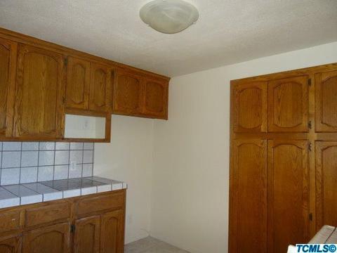 632 N E St, Tulare, CA 93274 photo 8